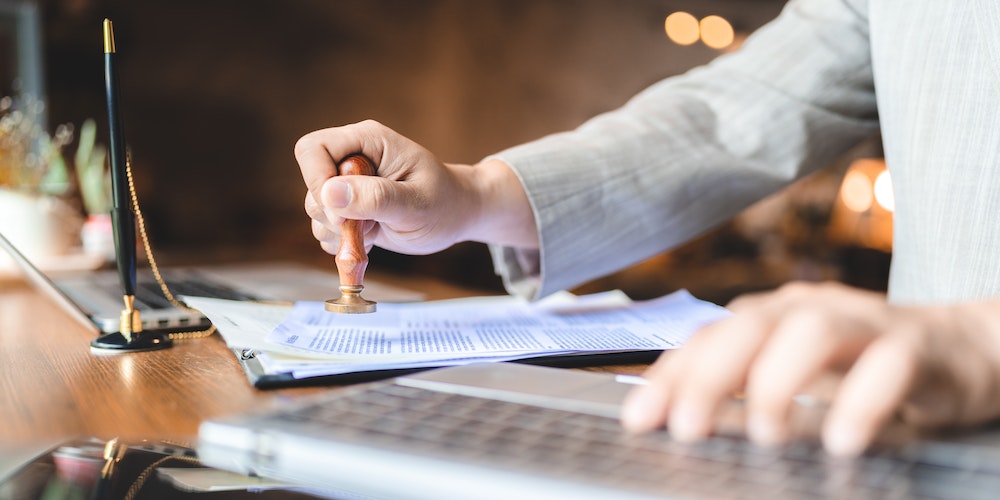 Le calcul des frais de notaire lors de la vente d'un bien immobilier : aspects juridiques et fiscaux