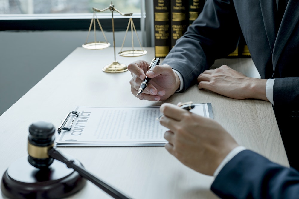 Les aspects juridiques incontournables lors de la reprise d'une entreprise