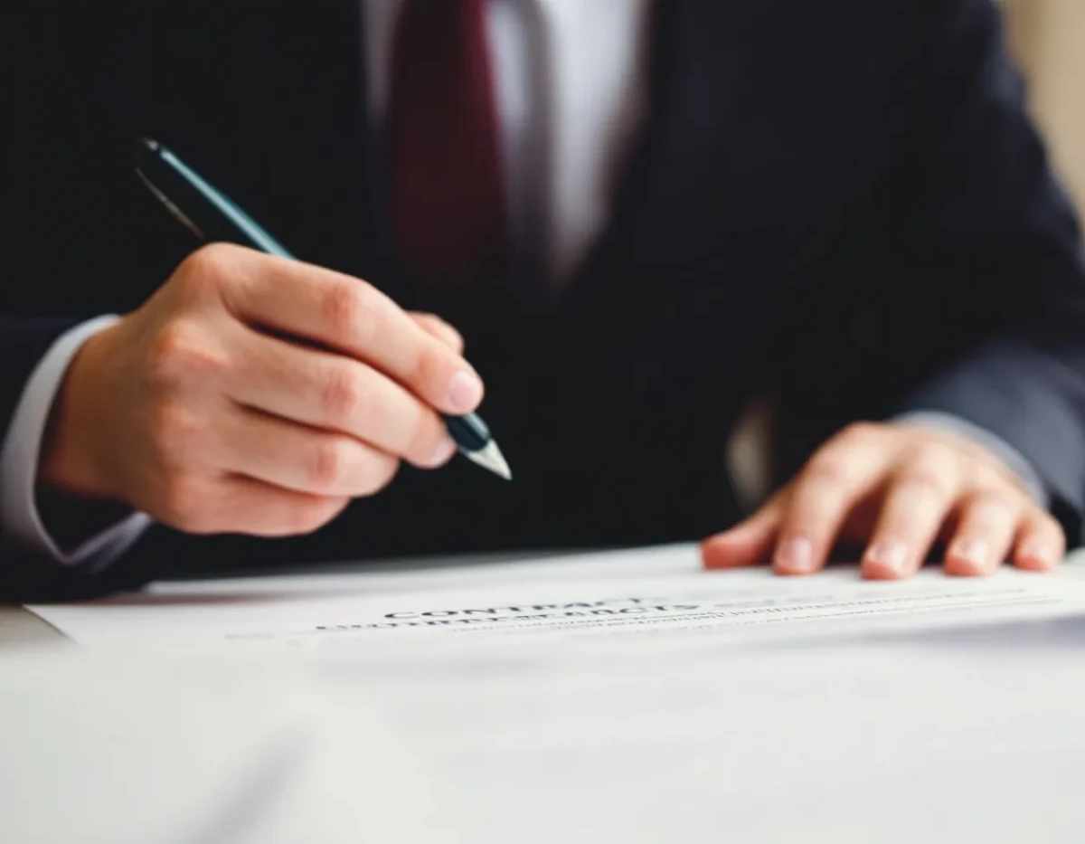 Le vice caché dans les contrats de vente : Comprendre ses implications juridiques